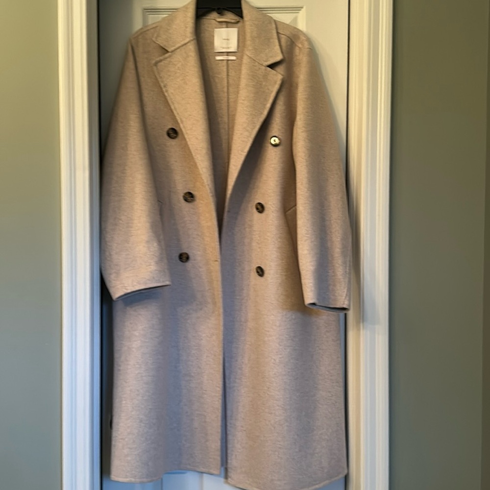 Like NEW Oversized Mango coat. Great for fall!!
